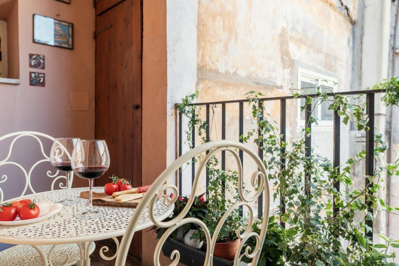 Domus Quiritum Charming, Appartamento D'Epoca A Campo De' Fiori Rome Bagian luar foto