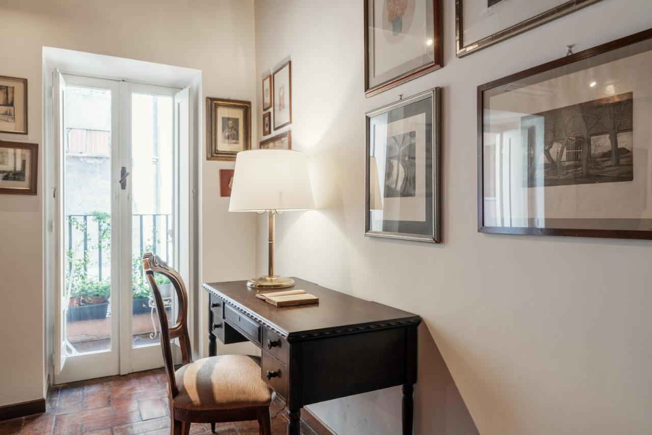 Domus Quiritum Charming, Appartamento D'Epoca A Campo De' Fiori Rome Bagian luar foto